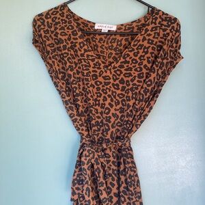 Amour Vert 100% silk leopard print sack dress with tie